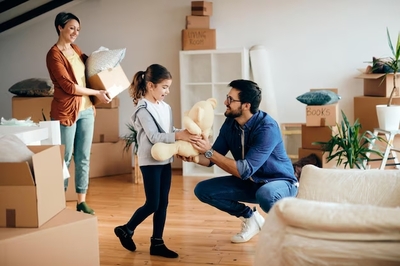 Holiday season relocation, stress-free holiday move, moving with family during holidays, holiday moving checklist