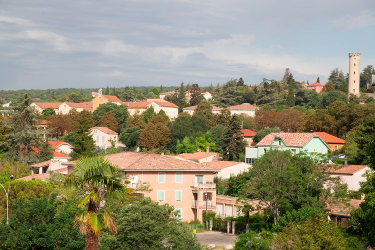 Why Relocating To The Suburbs is the New Urban Luxury; 0799922285